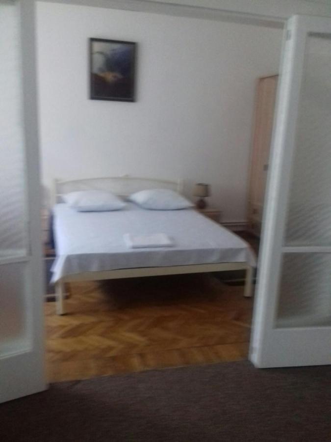 Gelena Гостьовий Двір Oujhorod Extérieur photo
