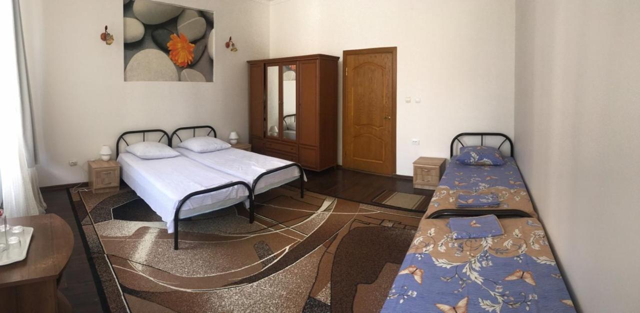 Gelena Гостьовий Двір Oujhorod Extérieur photo