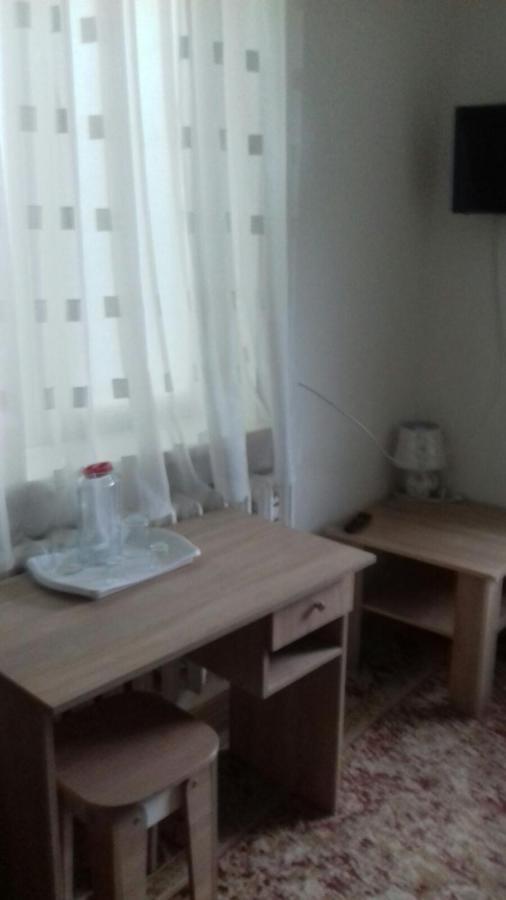 Gelena Гостьовий Двір Oujhorod Extérieur photo