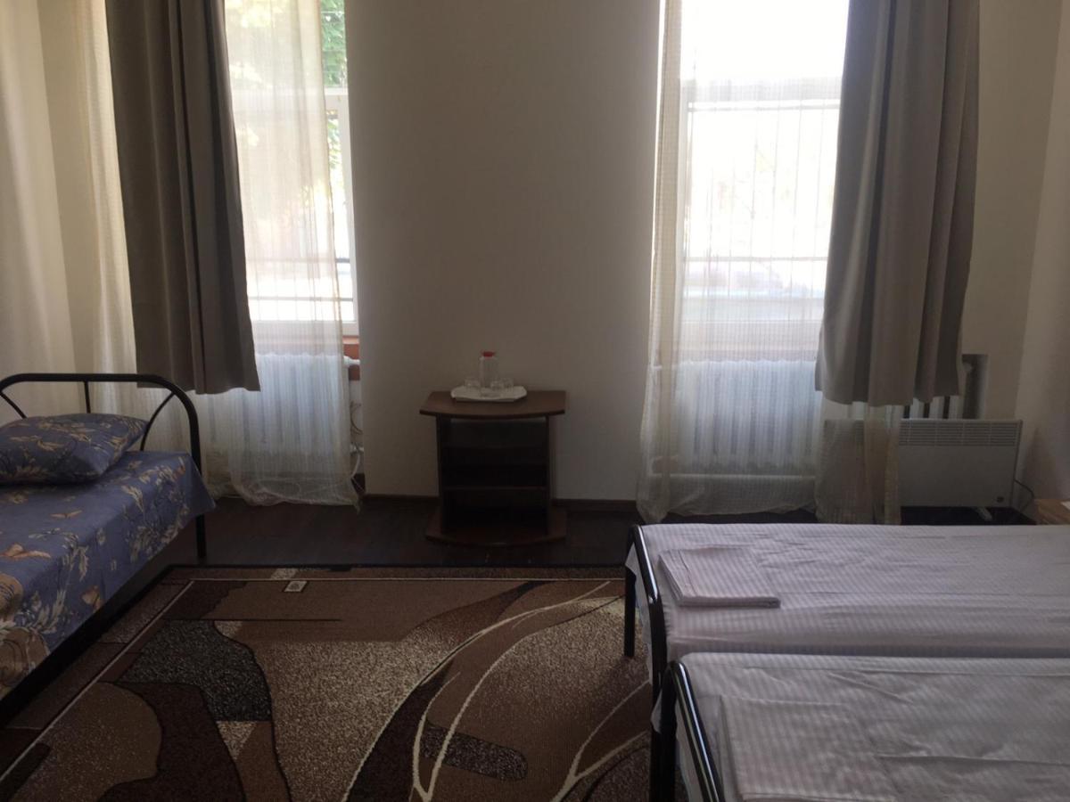 Gelena Гостьовий Двір Oujhorod Extérieur photo